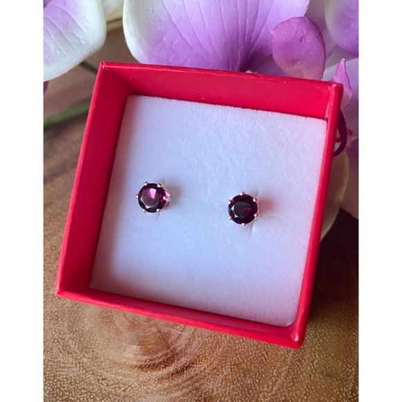 NWT Savvy Cie Sterling Silver Garnet Stud Earrings - Picture 1 of 9